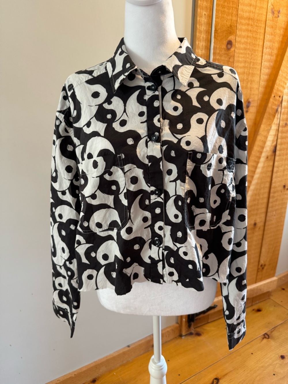 Care Tucker Preslie Poplin Black & White Yin Yang Cropped Button-up, L/XL
